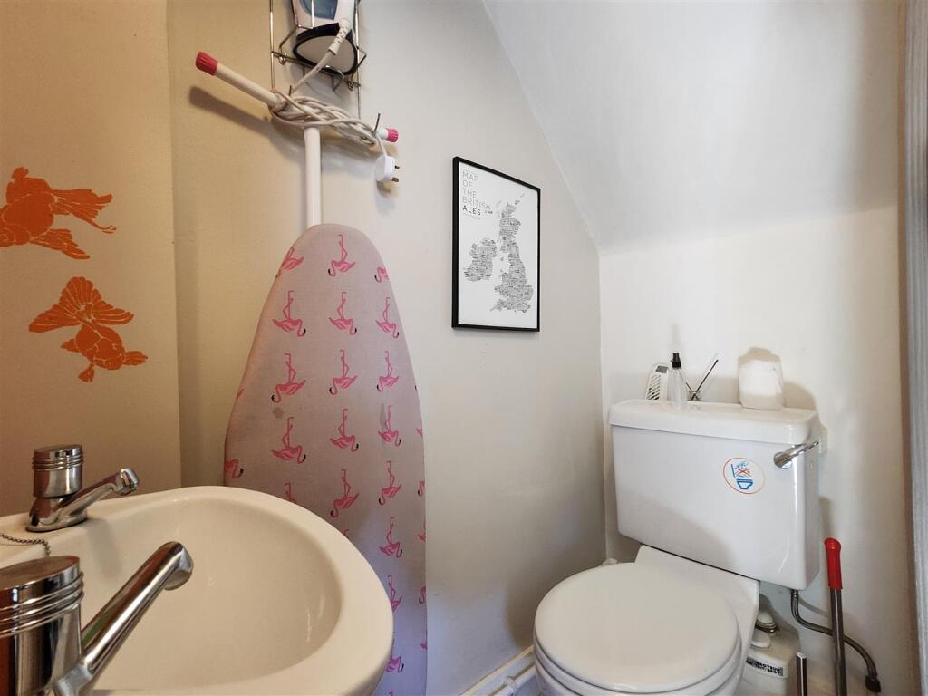 guest wc.jpg