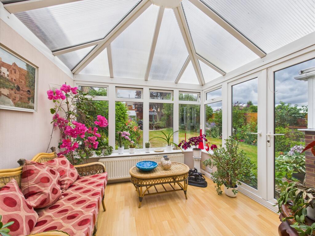 CAM01354G0-PR0562-STILL004