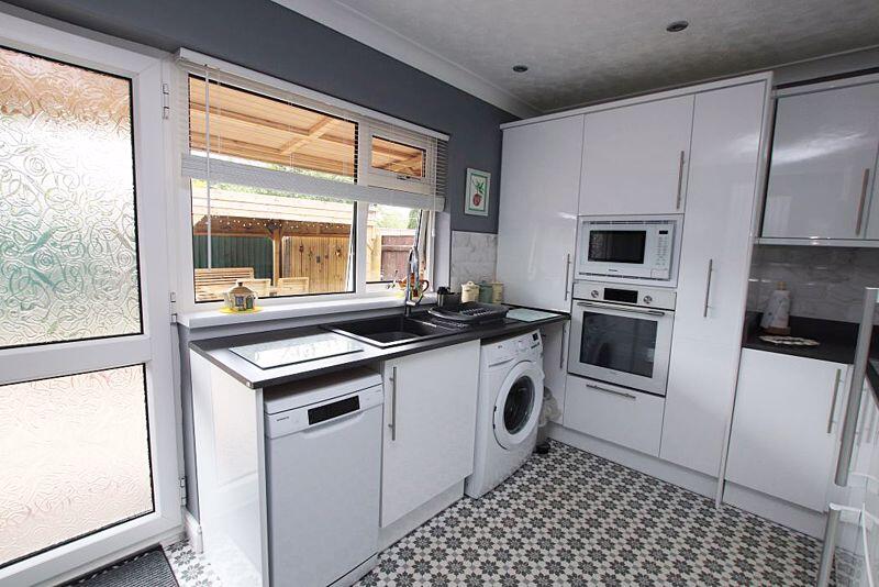 Kitchen photo 2