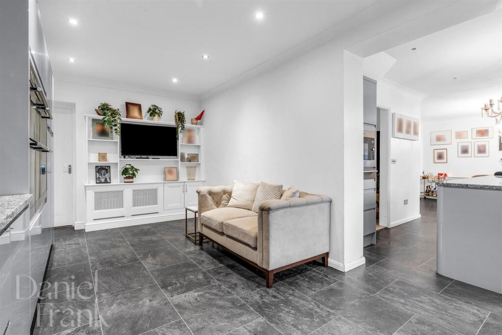 Dukes Avenue, Theydon Bois, Epping