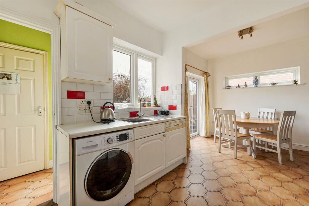 Larkshall Road, E4