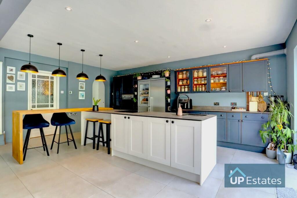 Kitchen 1.jpg