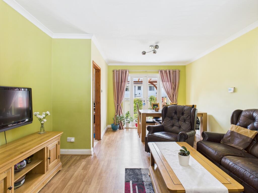 CAM03729G0-PR0085-STILL008