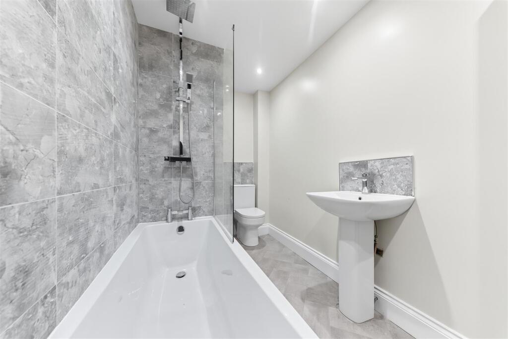 BATHROOM FLAT 2.jpg