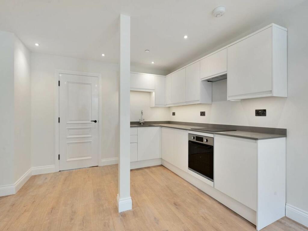 flat 2 kitchen2