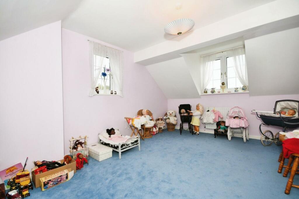 BEDROOM 1.jpg