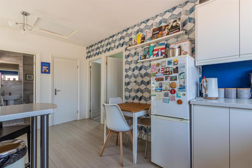 Carisbrooke Way 15B (10 of 20).jpg