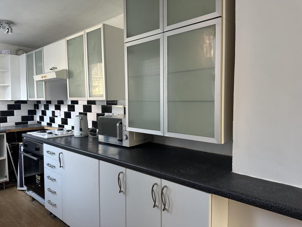Kitchen (2)