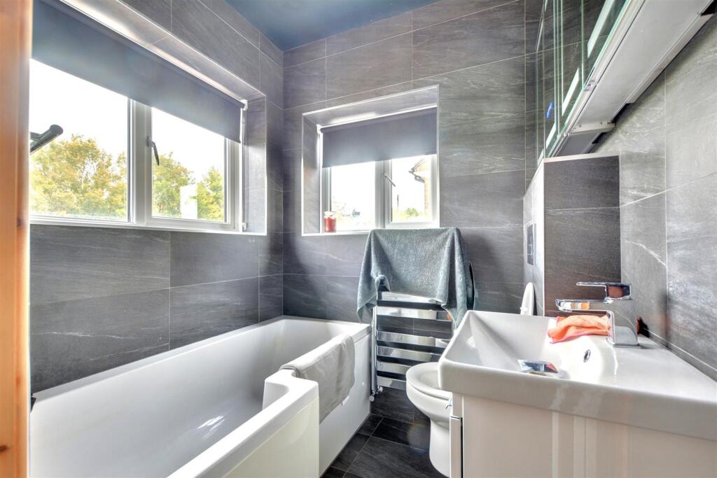 Bathroom_2.jpeg