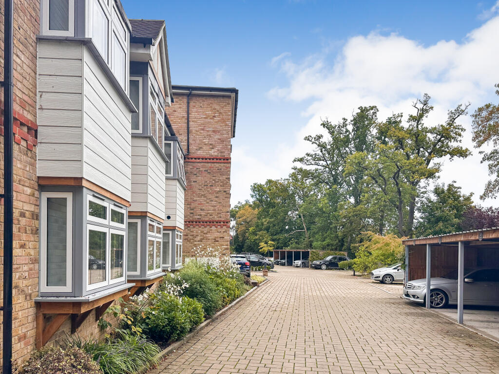 16 Fairway Heights, Minley Road, Fleet, Hants, GU51 2RB