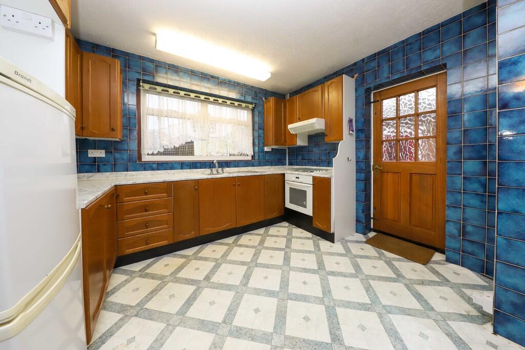 8 Hillview Close ...
