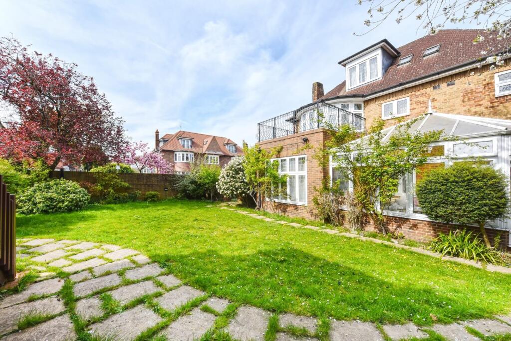 Beachcroft 18r Manor House Drive (2).JPG