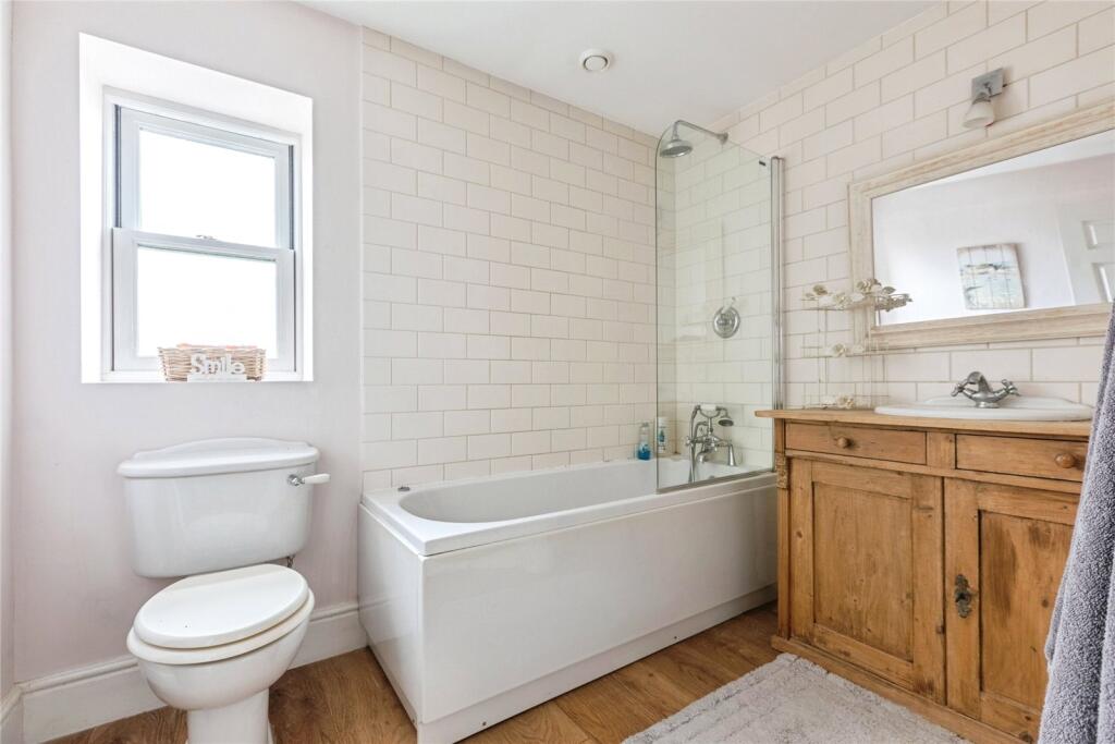 Ensuite To Bedroom 2