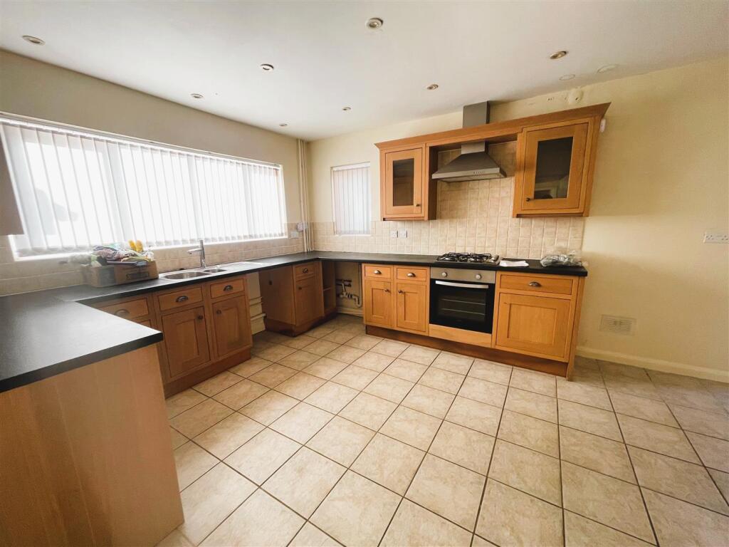 kitchen 1.jpg