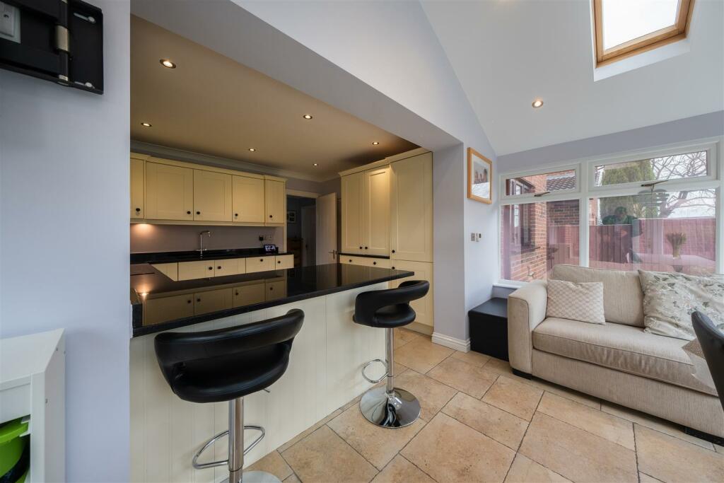 2 Barnside Way-006.jpg