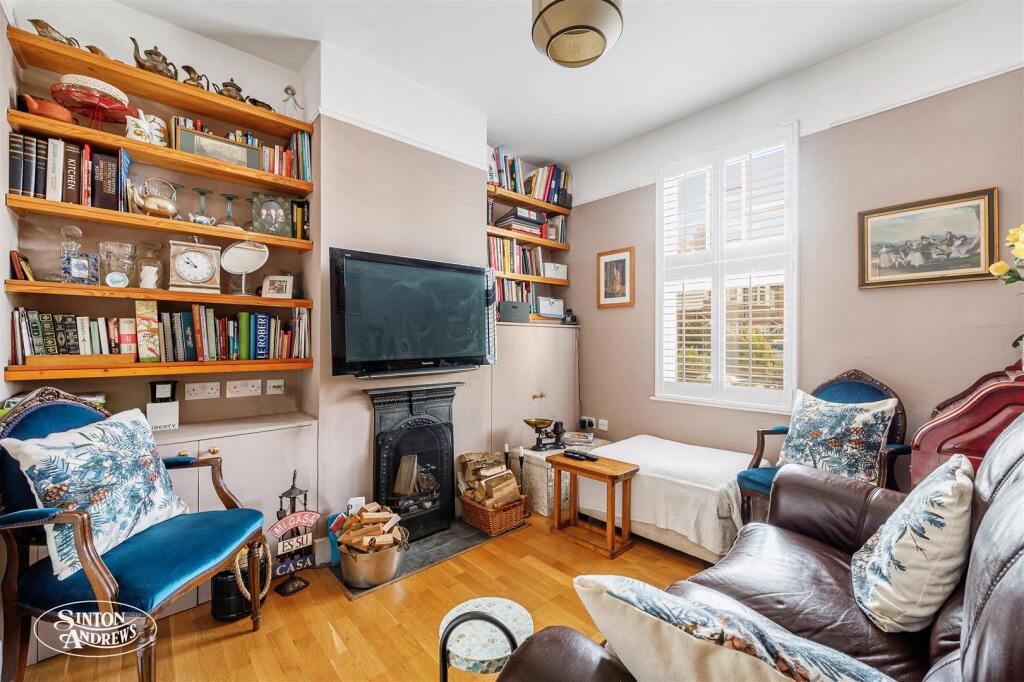 104 Cranmer Avenue-3.jpg