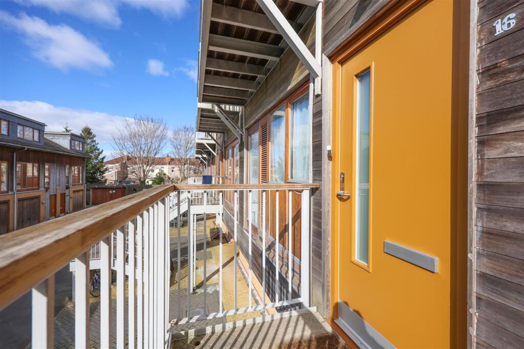 16 Wellesley Mews 5.JPG