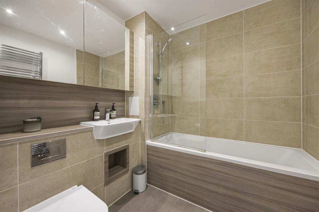 14)  Braithwaite House, Troubridge square -003.JPG