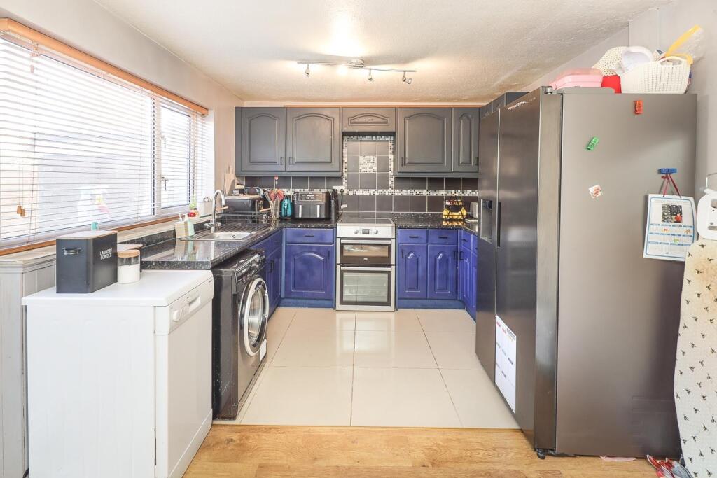 34 Hillman Grove kitchen.jpg