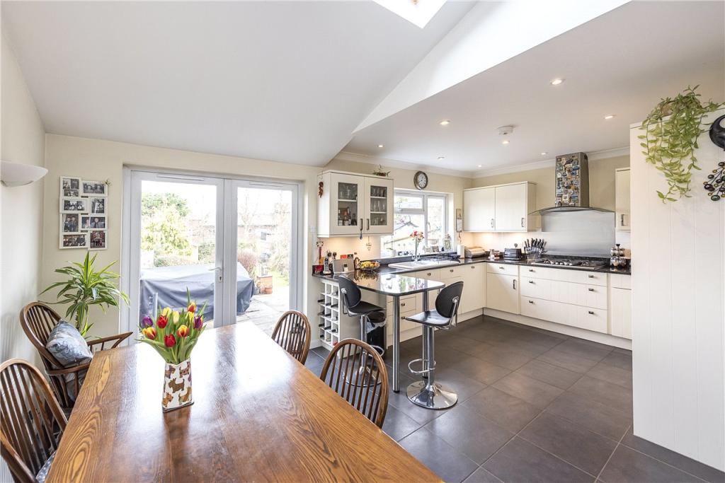 Kitchen/Family/Diner