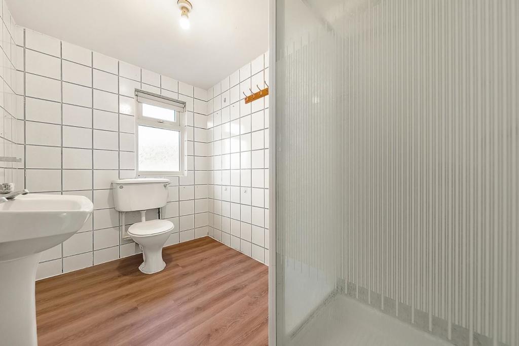 Bathroom (2).jpg