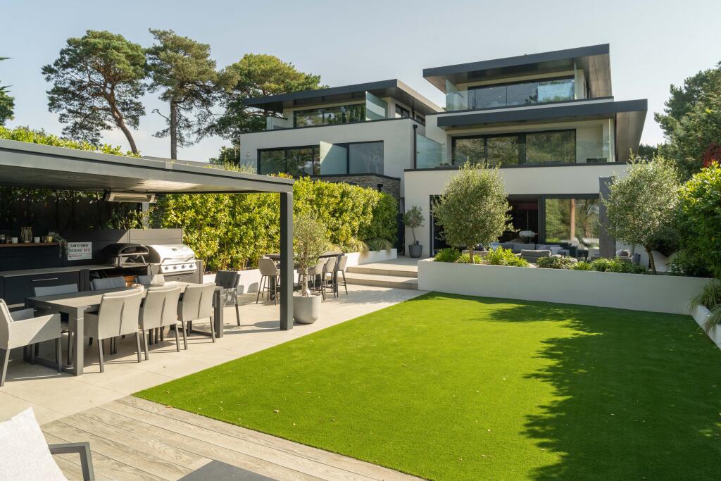 10 Nairn Rd -  By Be