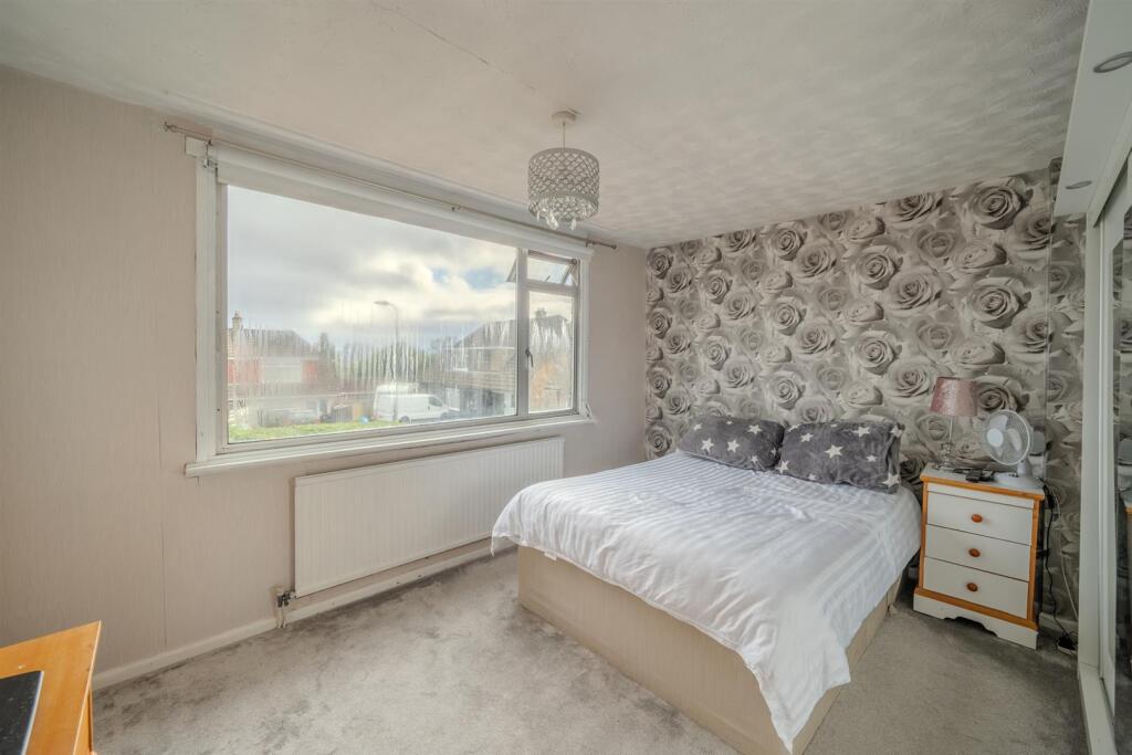 12 Trostrey Close-7.jpg