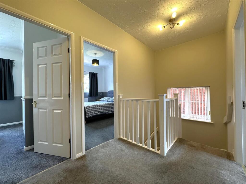 First Floor Landing 810