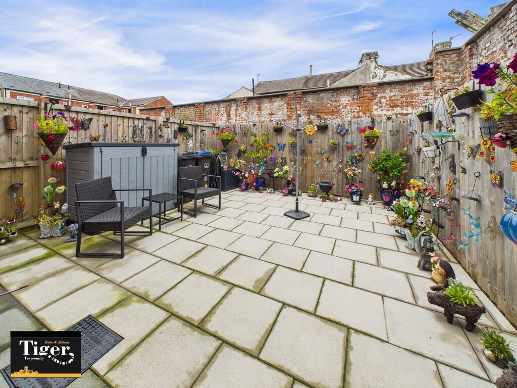 CAM02176G0-PR0653...