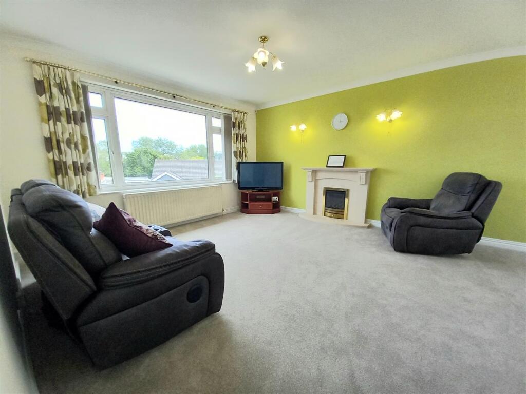 6 Southwood Lounge.jpg