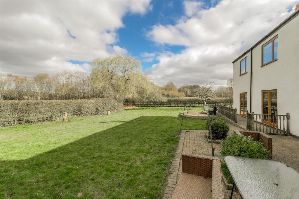 Hipsley Lane, Hurley