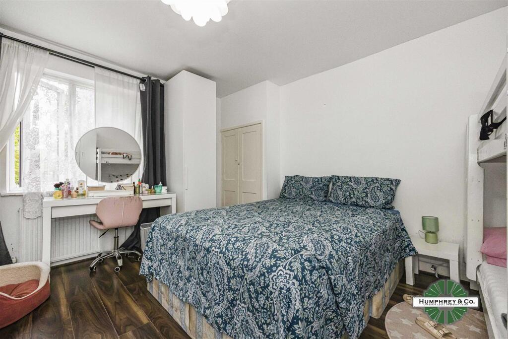 5 Twybridge Way -005.jpg