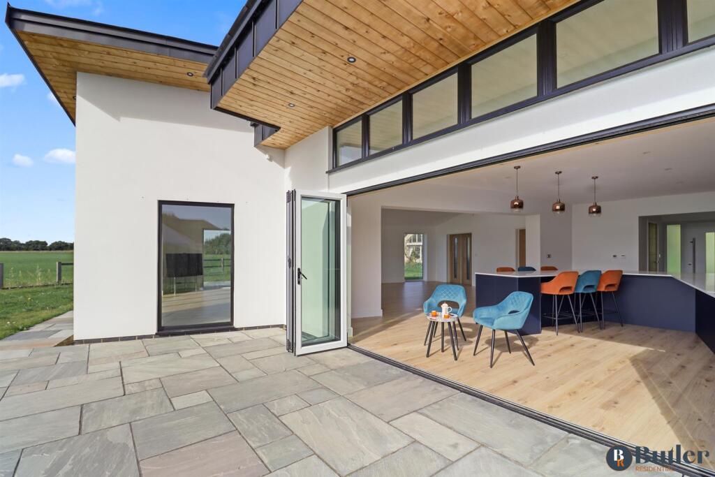 Bi-folds out to the patio
