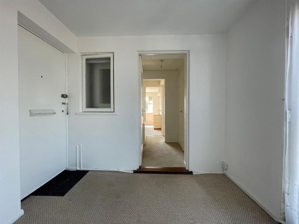 Flat 11 office &amp; hallway.jpeg