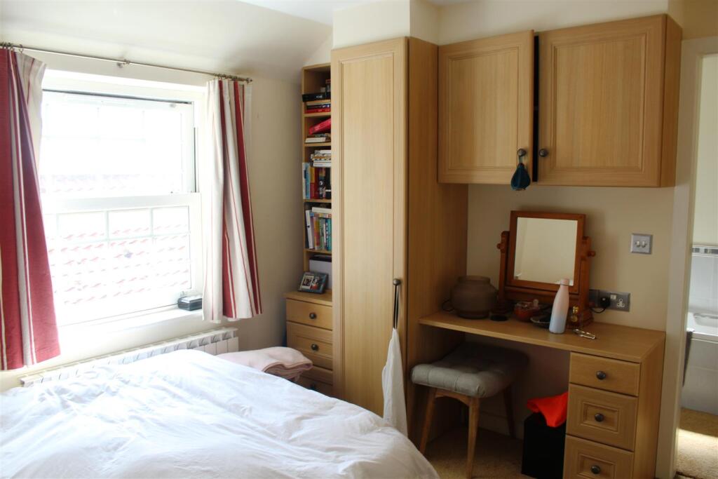 BEDROOM 2