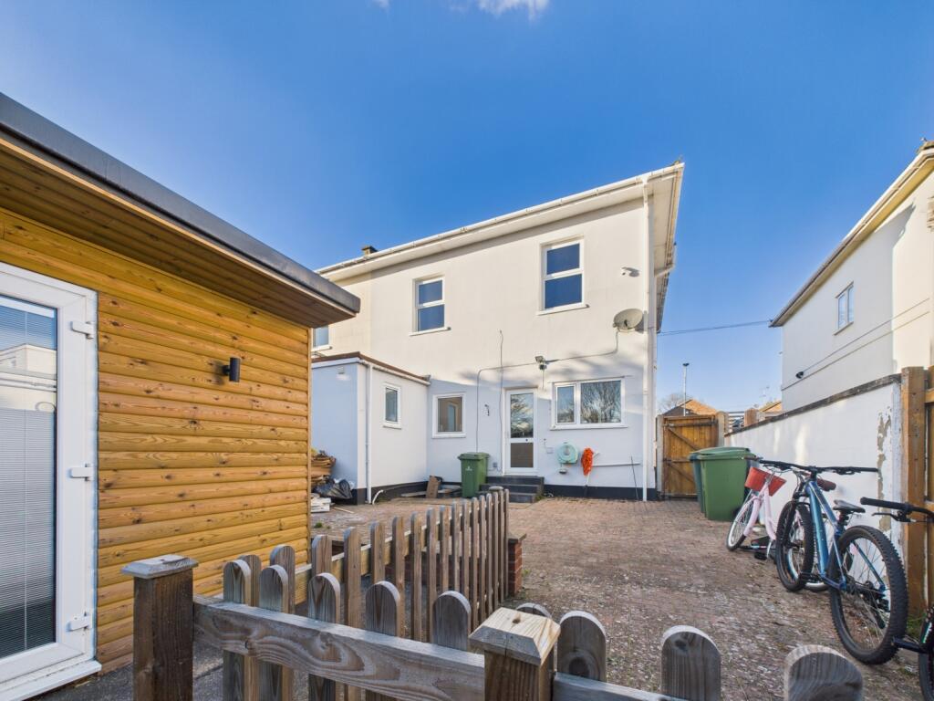 CAM03062G0-PR0215-STILL018