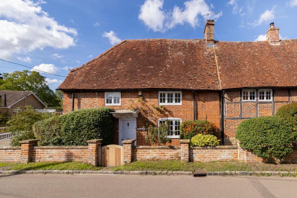 ATTRACTIVE MAIN ENTRANCE DOOR AND FORECOURT.jpg