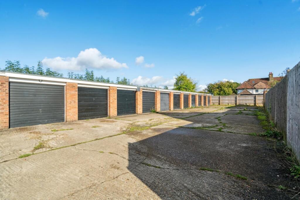 Garage In Block