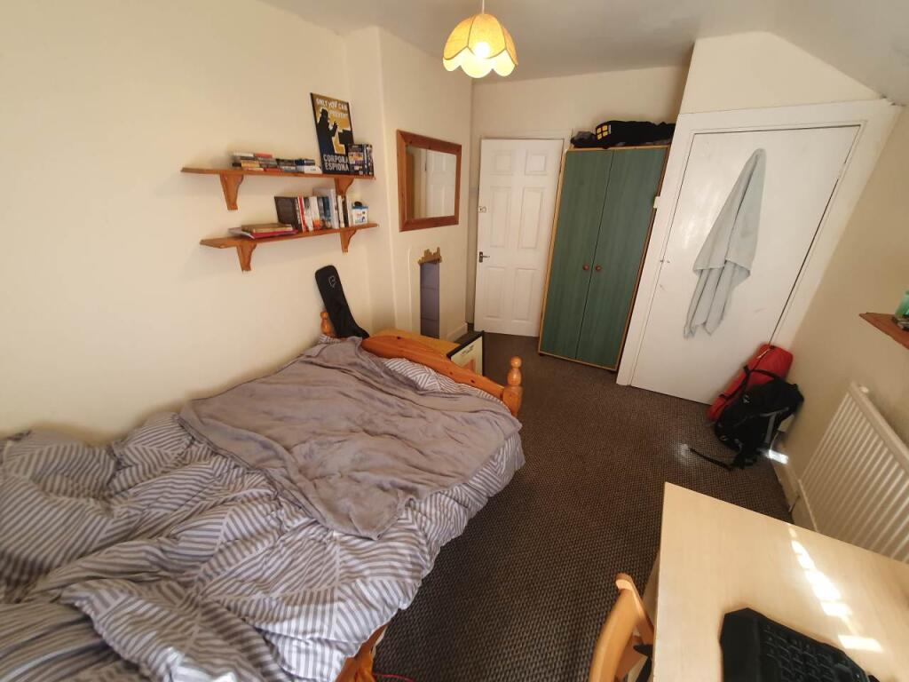 First floor rear bed