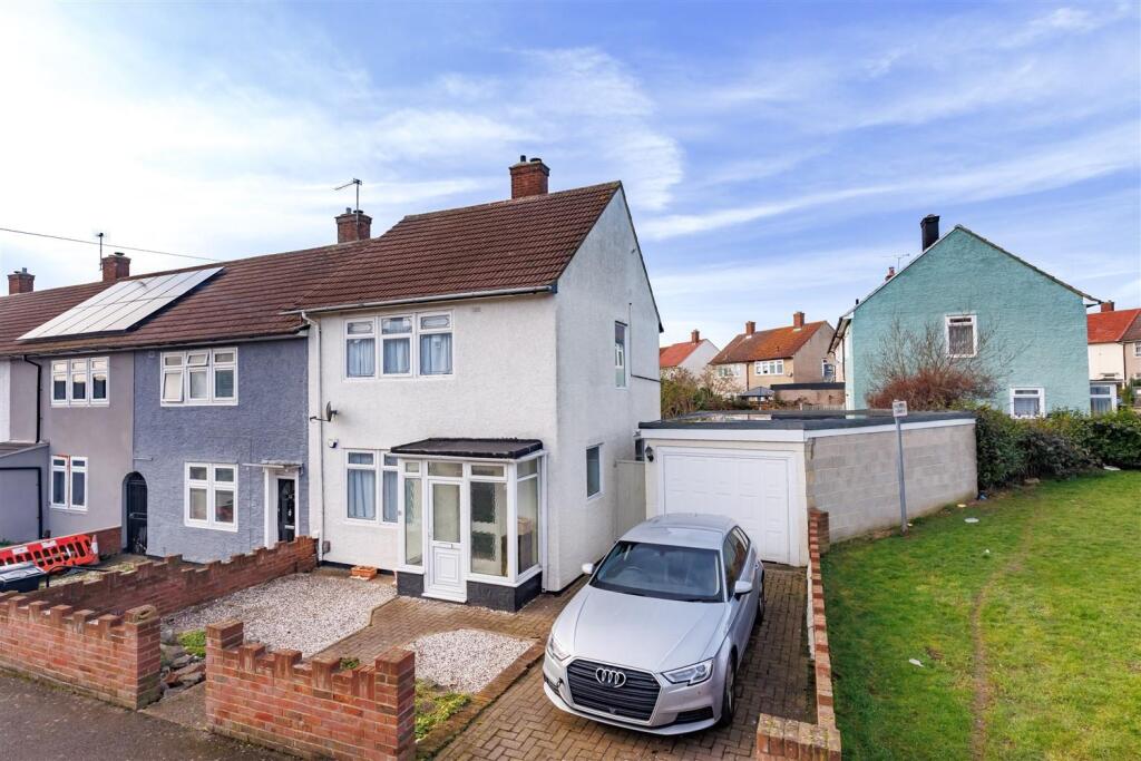 15 Holt Way (21).jpg