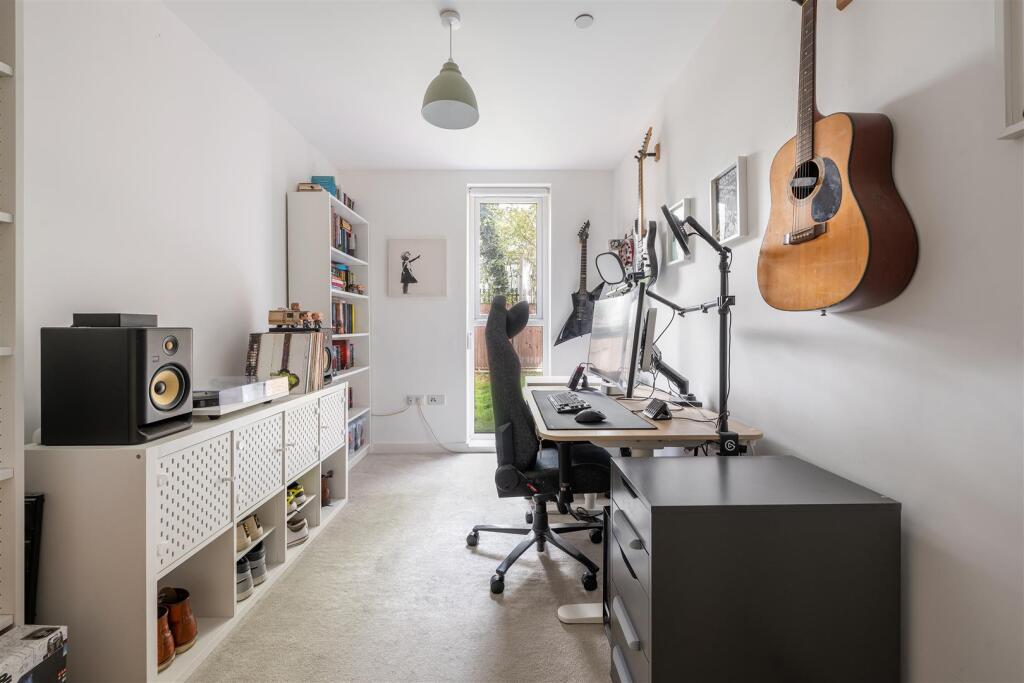 Lena Kennedy Close, E4
