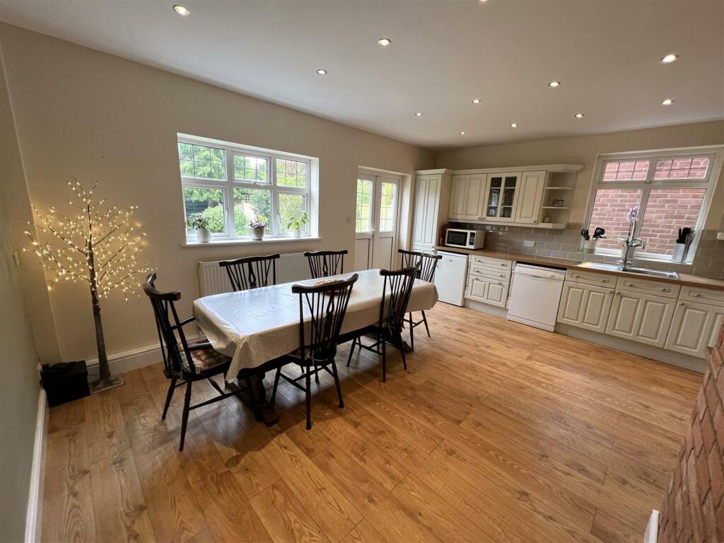 Kitchen A.JPG