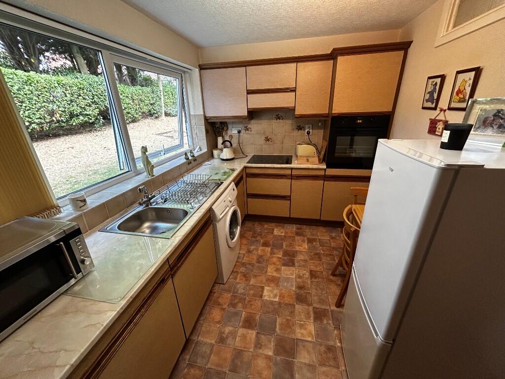 KITCHEN (REAR)