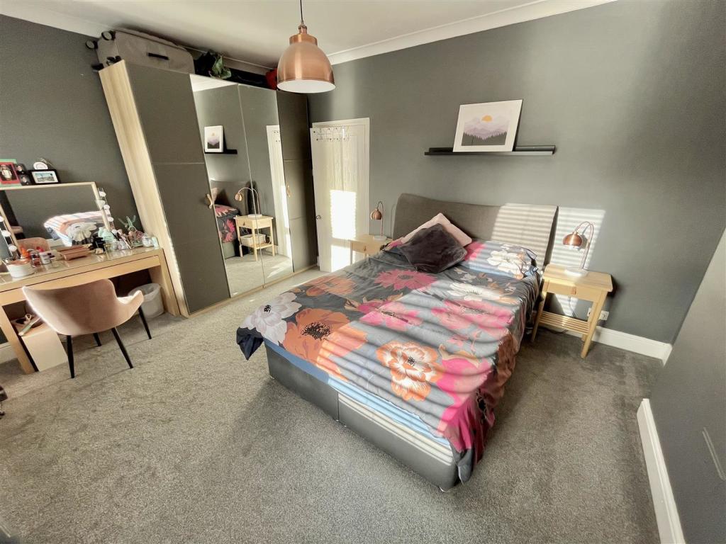 Bedroom 1 Aspect 3.jpg