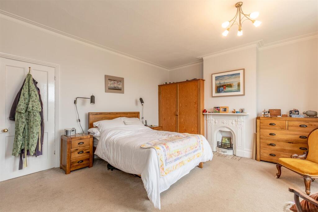 Bed 1 b.jpg