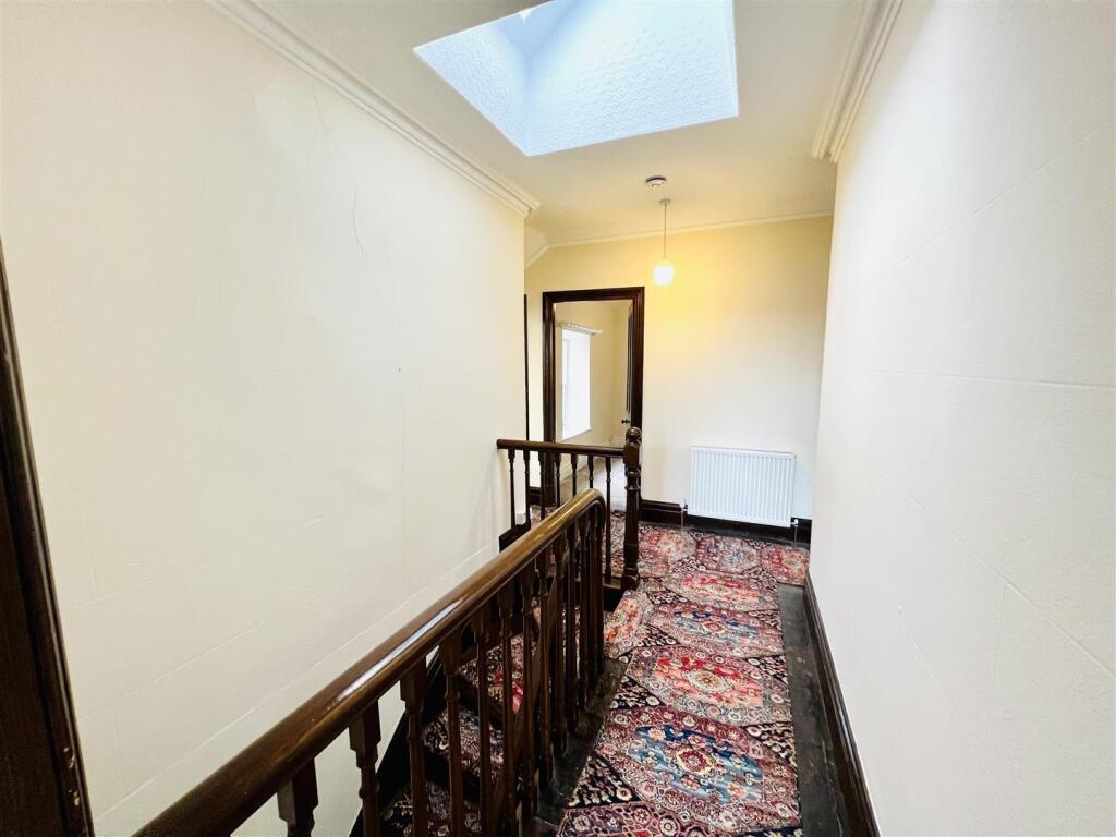 1ST FLOOR - LANDING