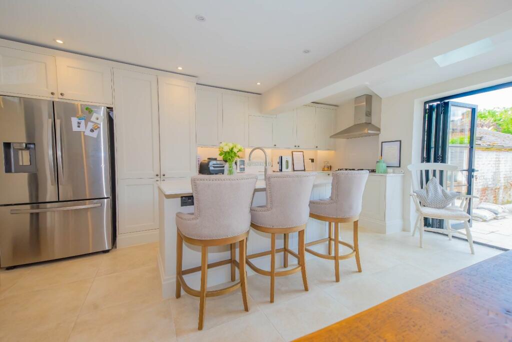 kitchen 2.jpg