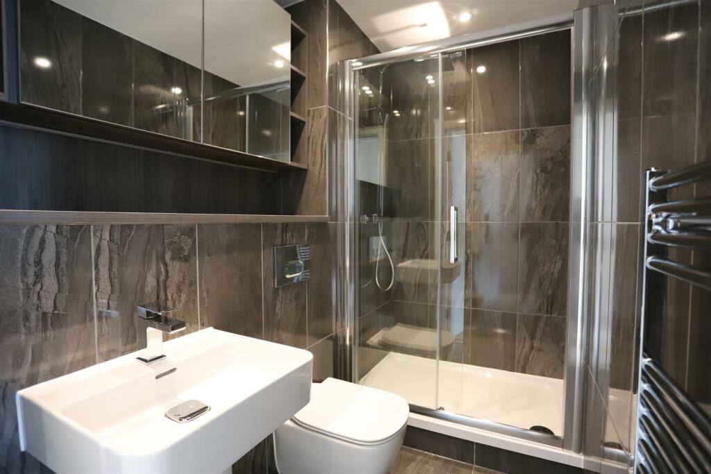 ensuite.JPG