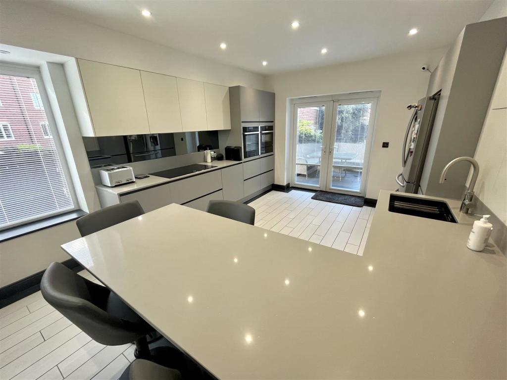 Breakfast Kitchen Aspect 2.jpg
