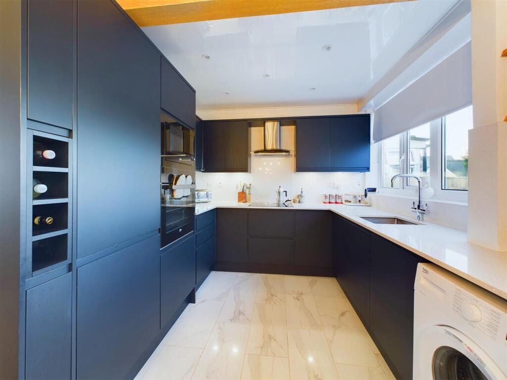 Kitchen: